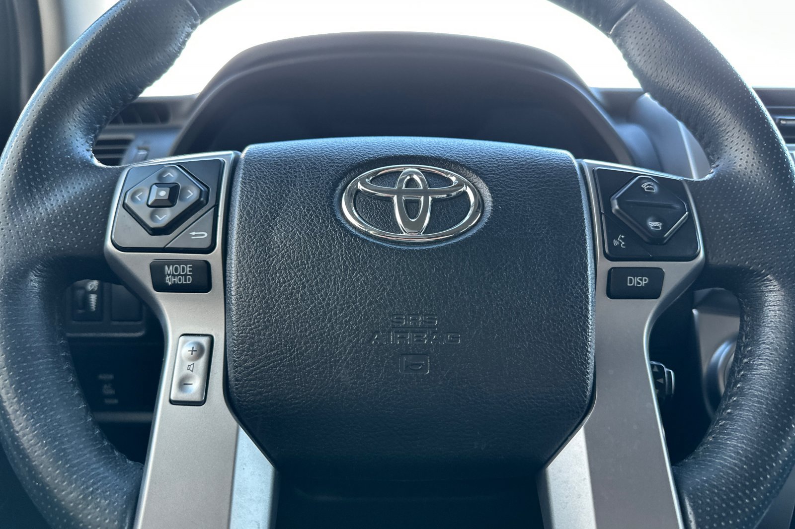 Used 2018 Toyota 4Runner SR5 AWD/4WD image 35