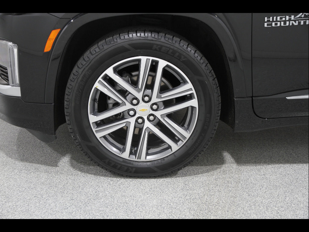 Certified 2023 Chevrolet Traverse High Country w/ LPO, Floor Liner Package image 25