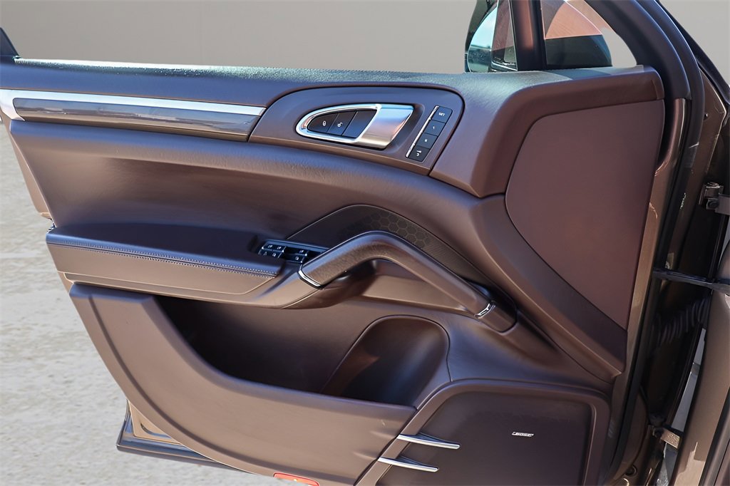 Used 2014 Porsche Cayenne Turbo S image 29