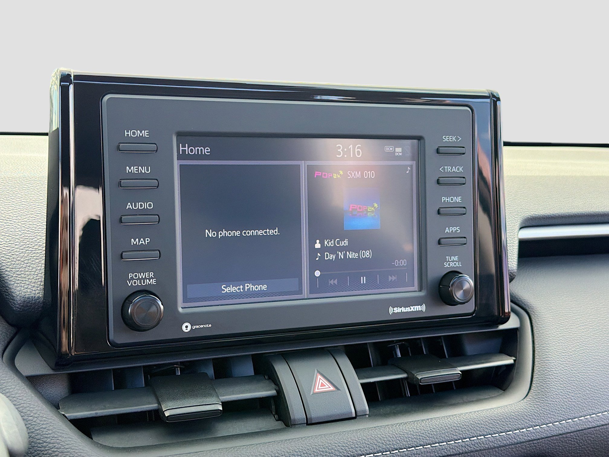 Used 2020 Toyota RAV4 XLE w/ Convenience Package image 10