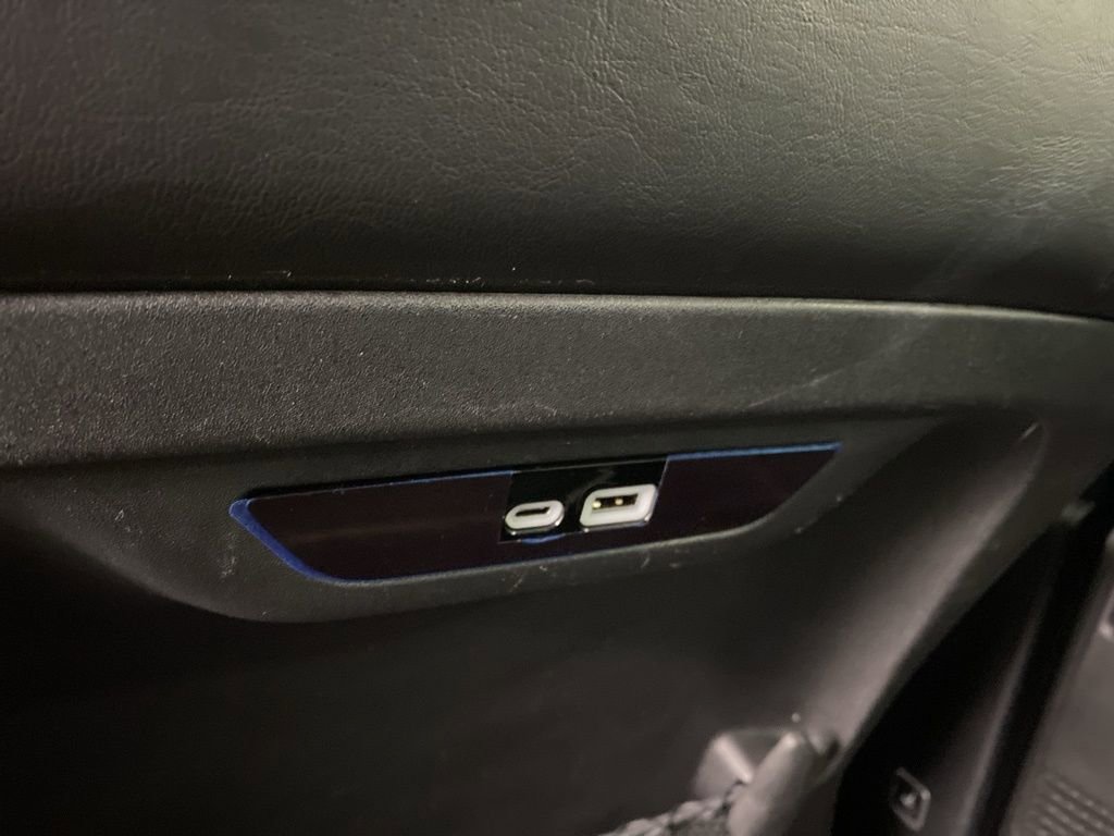 Used 2025 Chrysler Pacifica Limited image 29