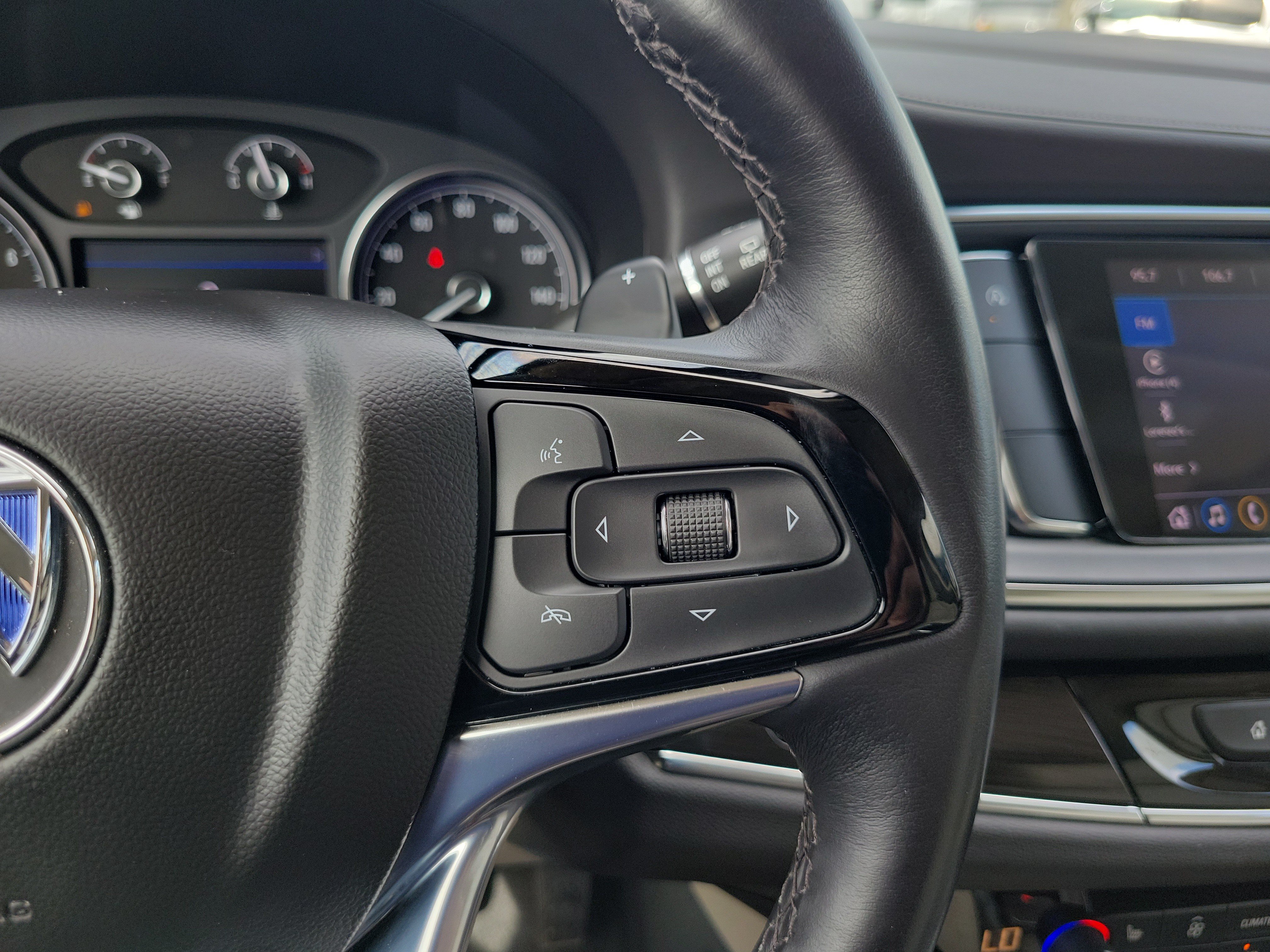 Used 2024 Buick Enclave Essence FWD image 21