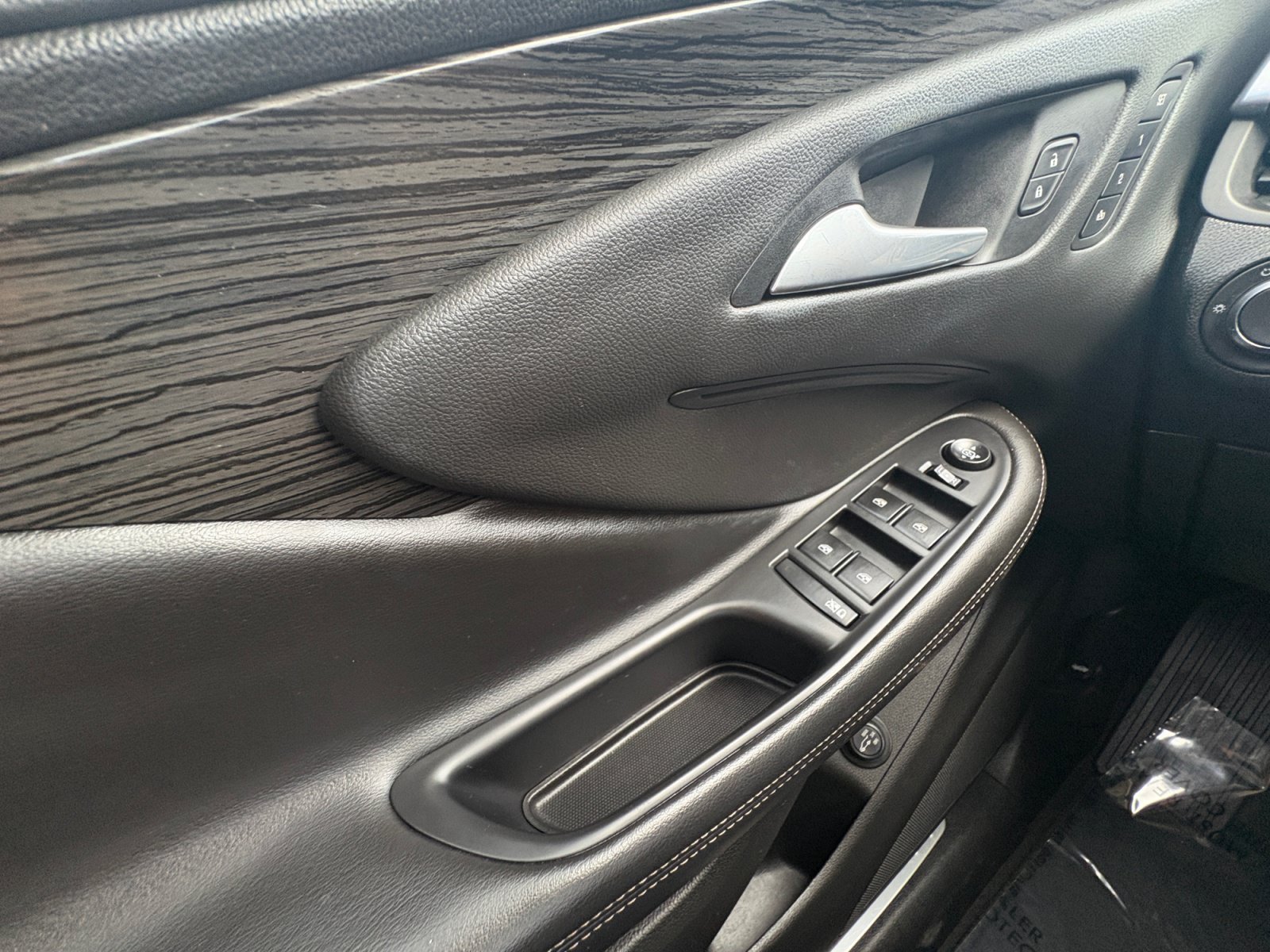 Used 2017 Buick Envision Essence FWD image 13