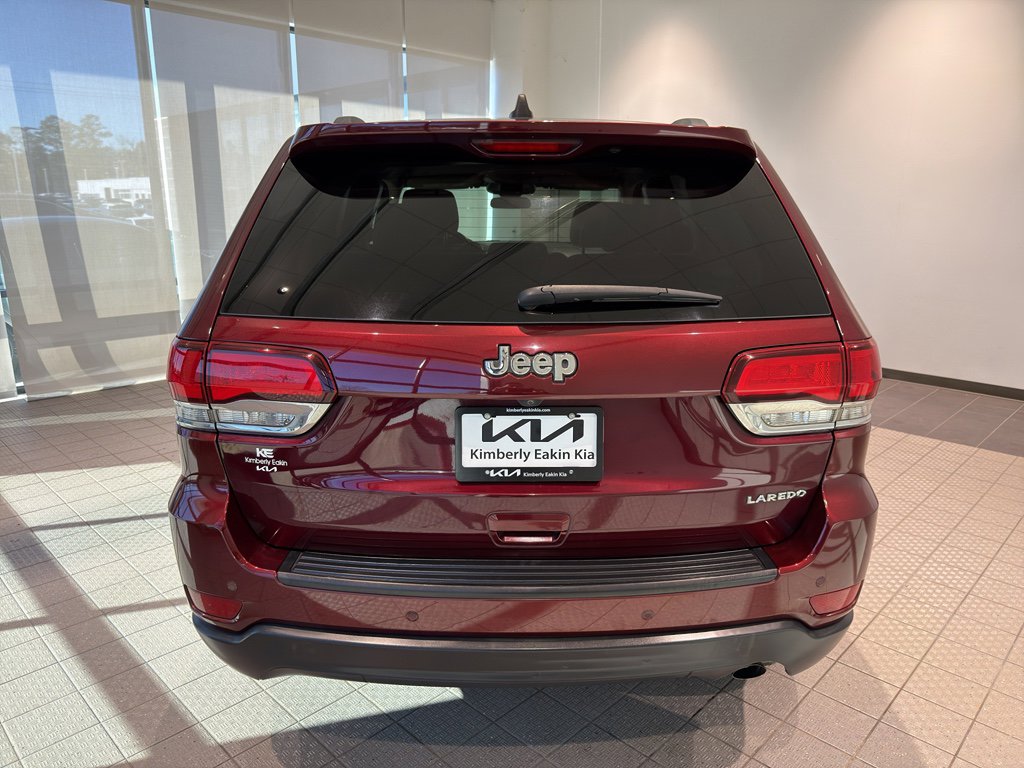 Used 2020 Jeep Grand Cherokee Laredo image 4