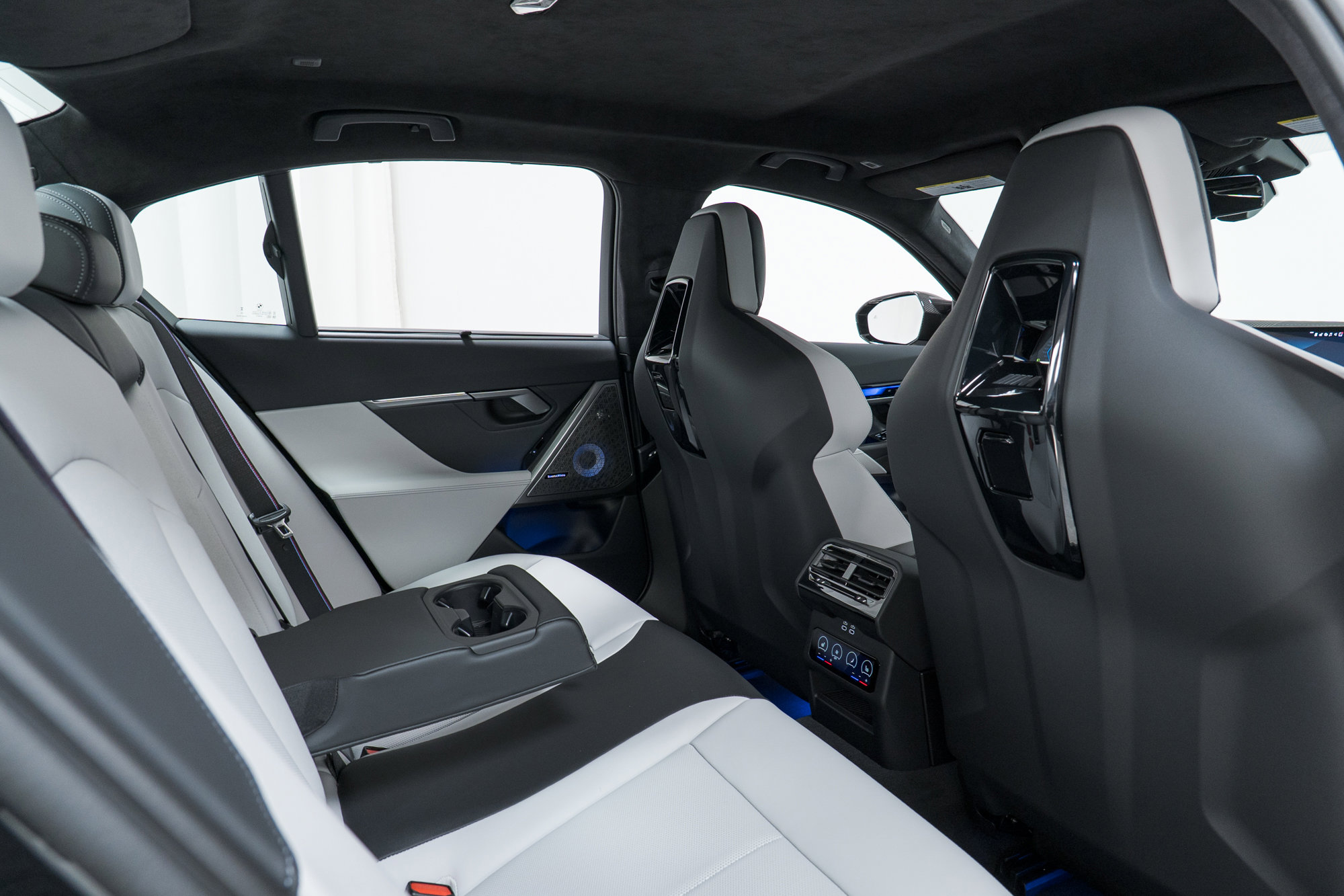 Used 2026 BMW M5 w/ Carbon Package image 24