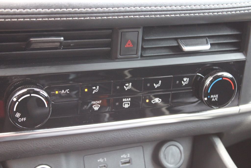 Used 2023 Nissan Rogue S image 34