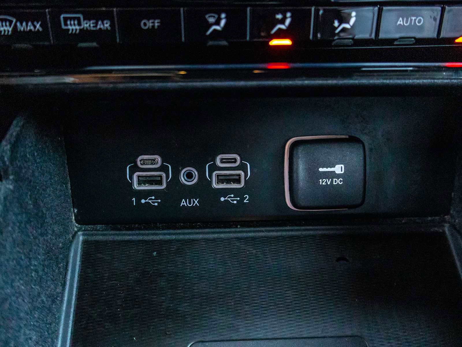 Used 2022 Jeep Grand Cherokee L Overland w/ Luxury Tech Group IV RWD image 36
