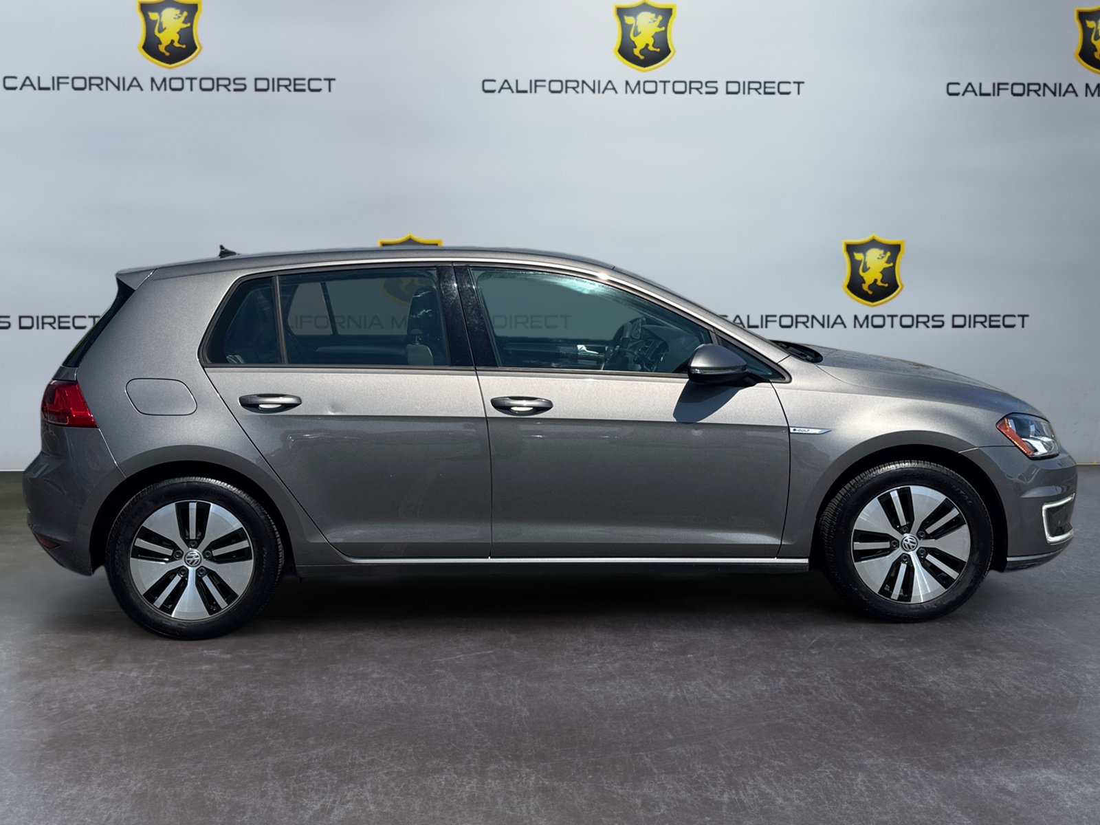 Used 2016 Volkswagen e-Golf SE w/ DC Fast Charging Package FWD image 6