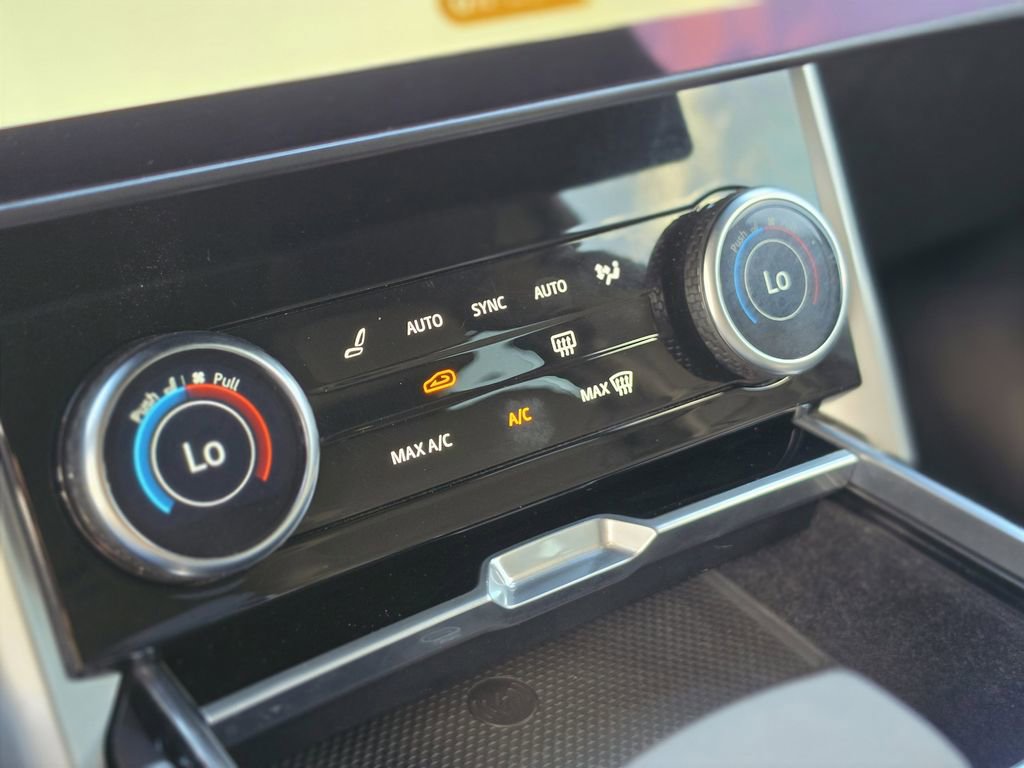 Used 2023 Land Rover Range Rover Long Wheelbase SE AWD/4WD image 23