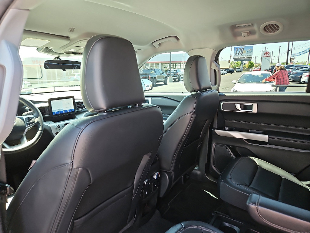 Used 2021 Ford Explorer XLT w/ Equipment Group 202A image 10