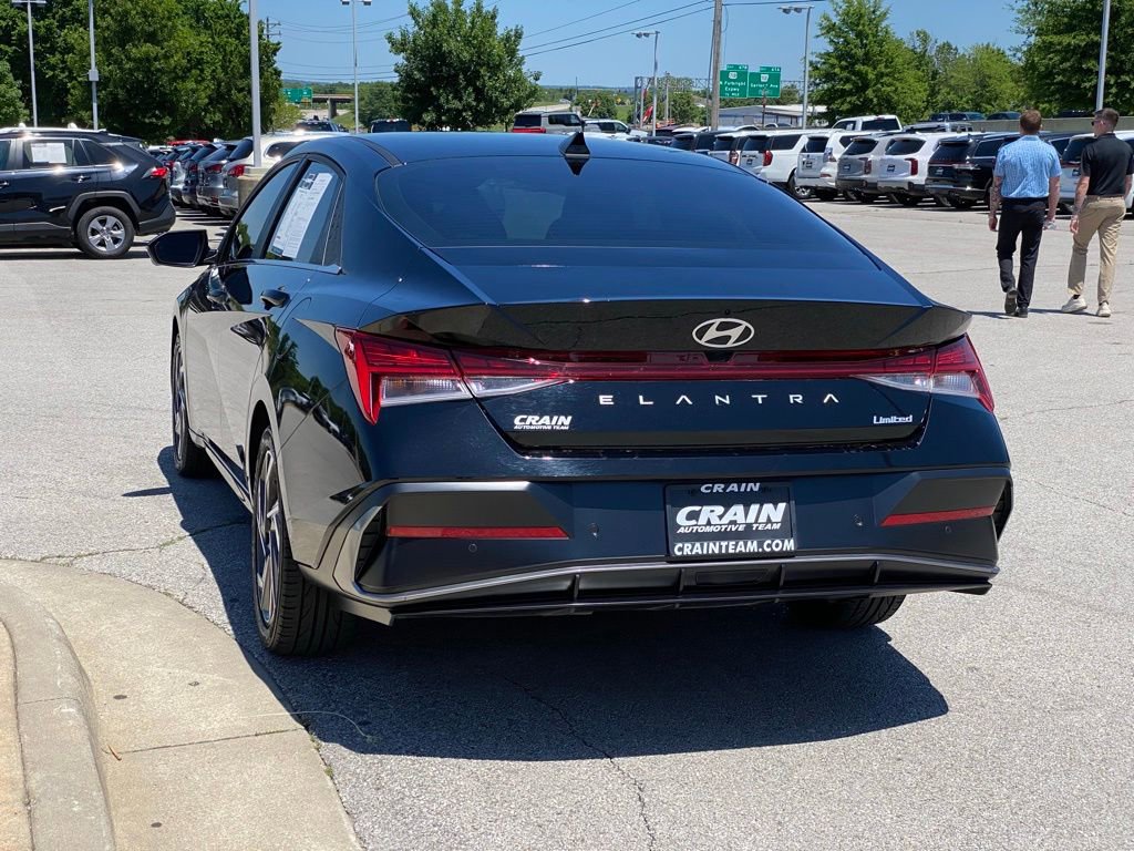 Used 2024 Hyundai Elantra Limited FWD image 5