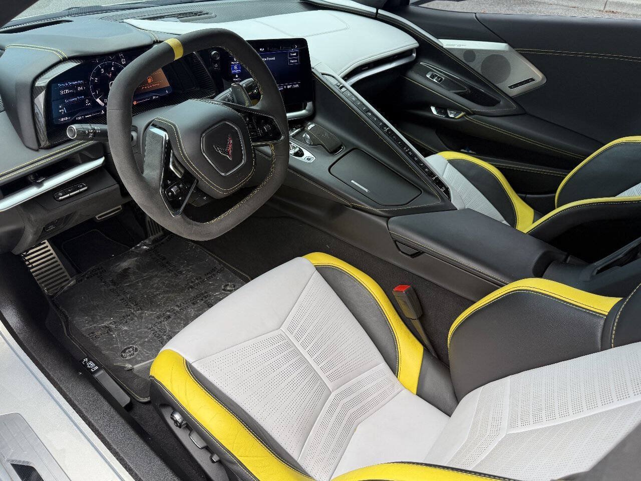 Used 2021 Chevrolet Corvette Stingray Premium Conv w/ Z51 Performance Package RWD image 17