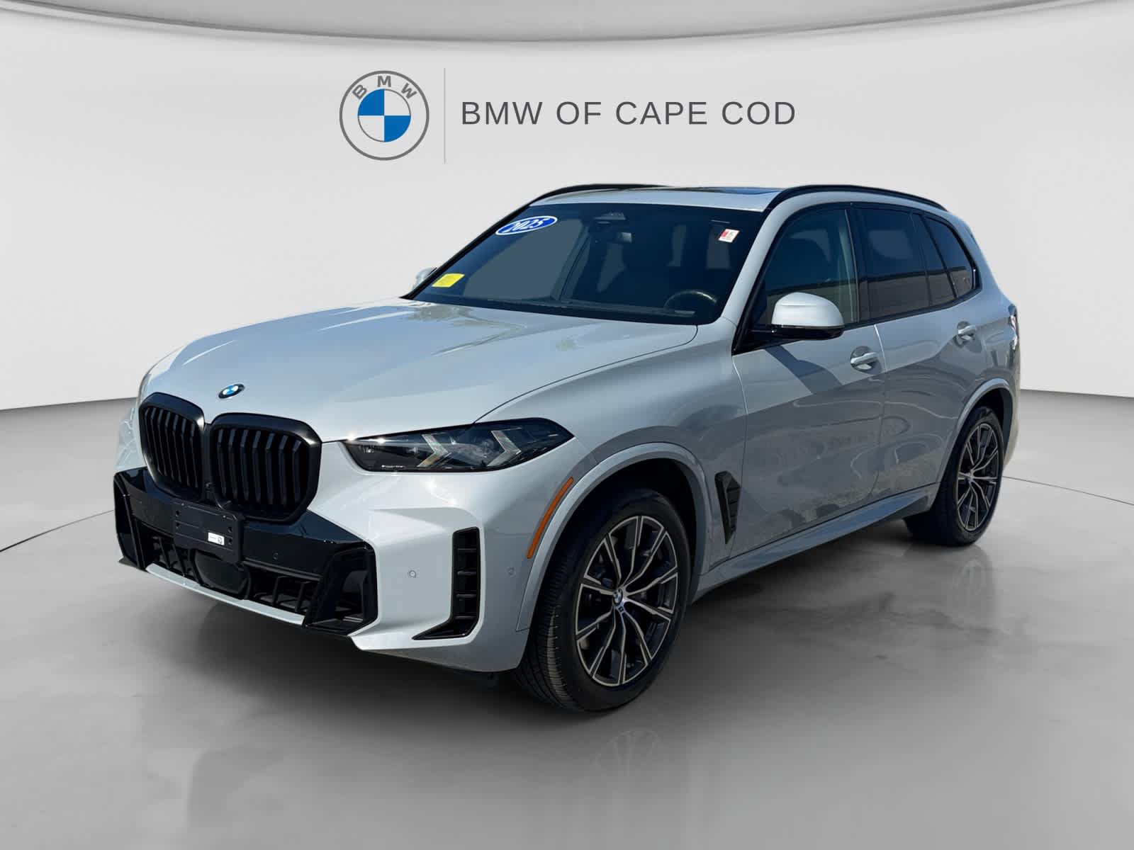 Used 2025 BMW X5 xDrive40i w/ M Sport Package AWD/4WD image 3