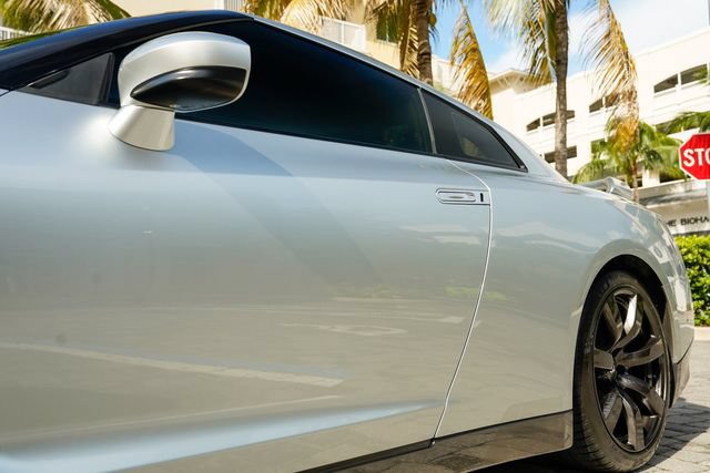 Used 2010 Nissan GT-R Premium AWD/4WD image 11