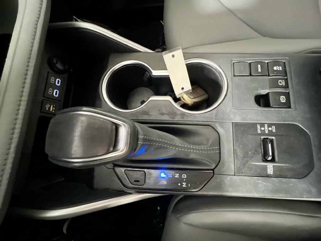 Used 2023 Toyota Highlander XLE FWD image 22