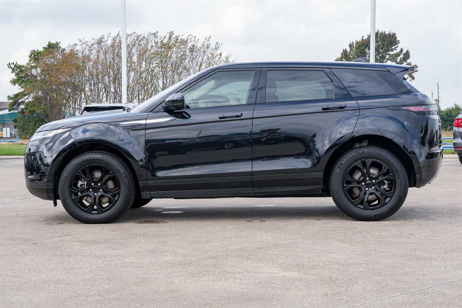 Used 2022 Land Rover Range Rover Evoque S image 3