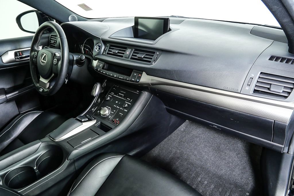 Used 2017 Lexus CT 200h image 21