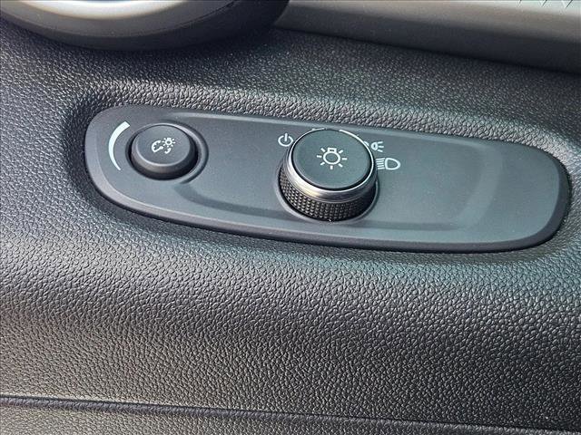 Used 2024 Chevrolet Trax RS w/ Sunroof Package image 13