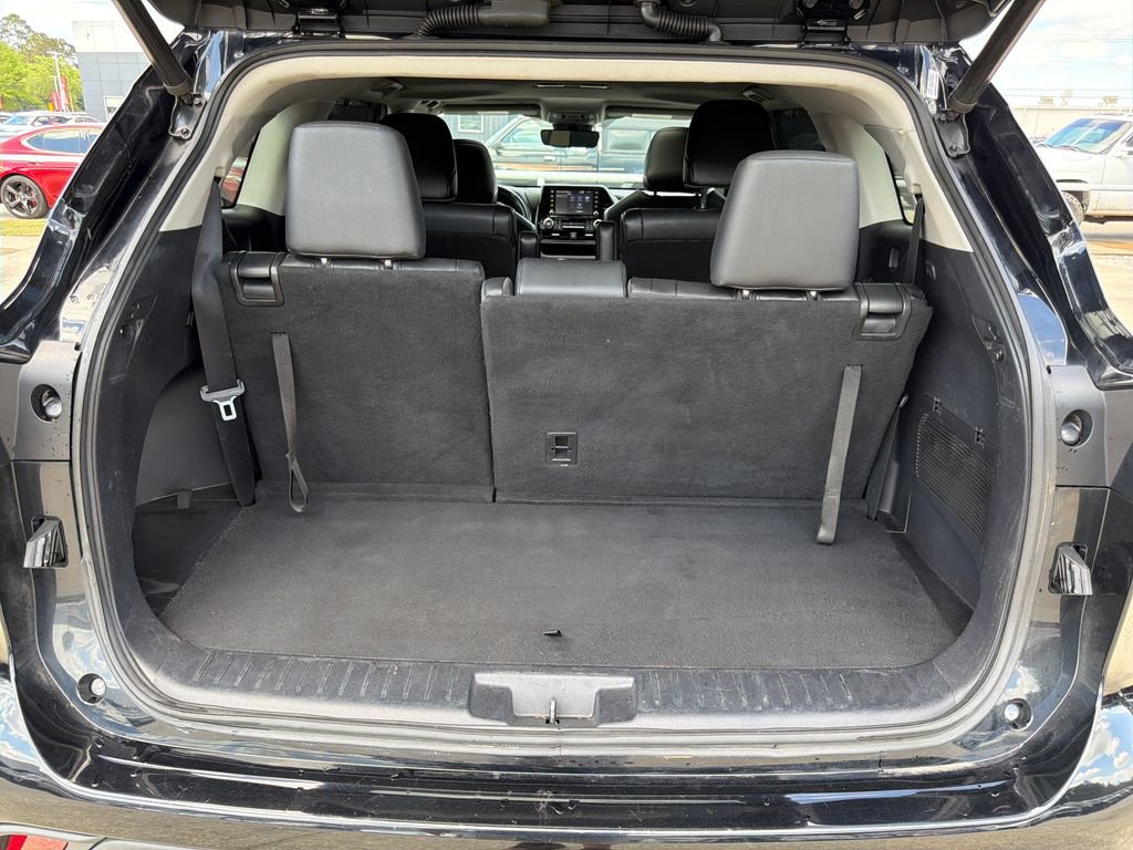 Used 2020 Toyota Highlander XLE FWD image 37