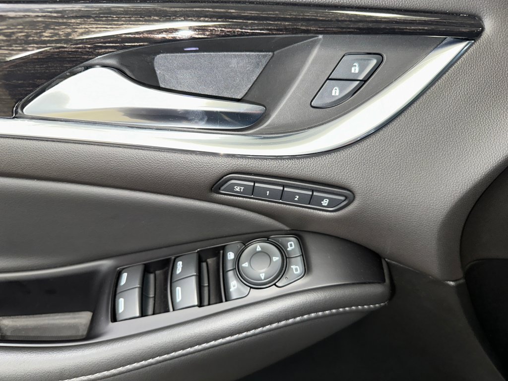 Used 2020 Buick Enclave Avenir w/ Avenir Technology Package AWD/4WD image 6