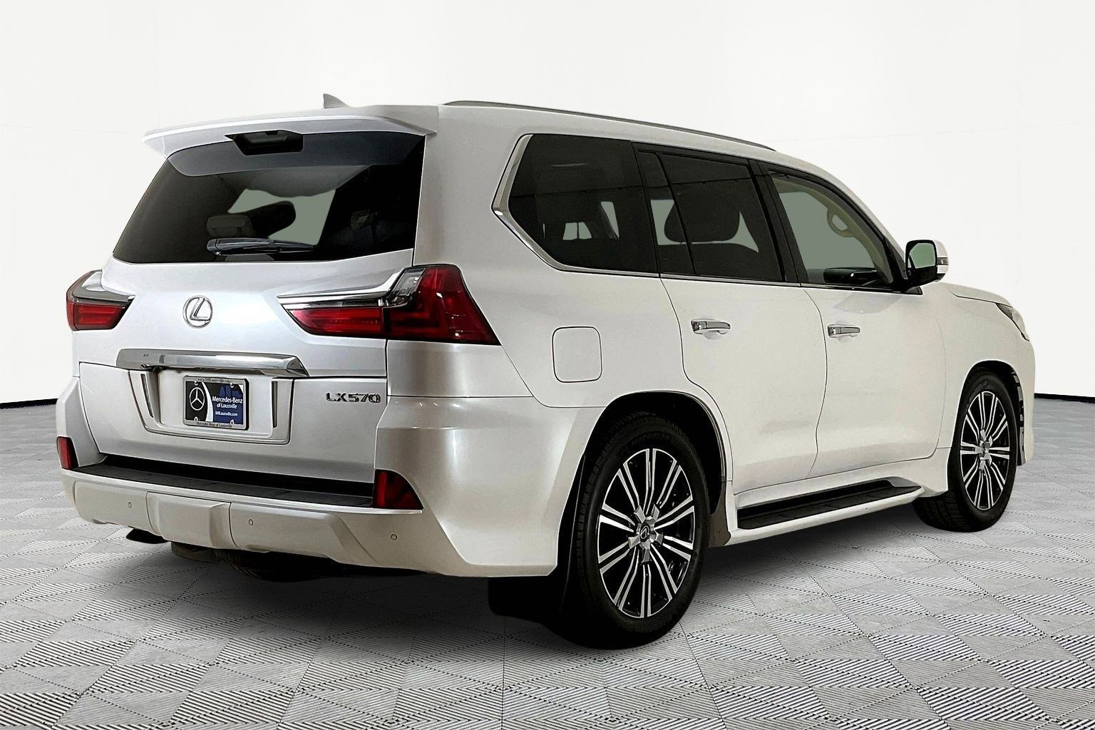 Used 2019 Lexus LX 570 4WD w/ Luxury Package image 6