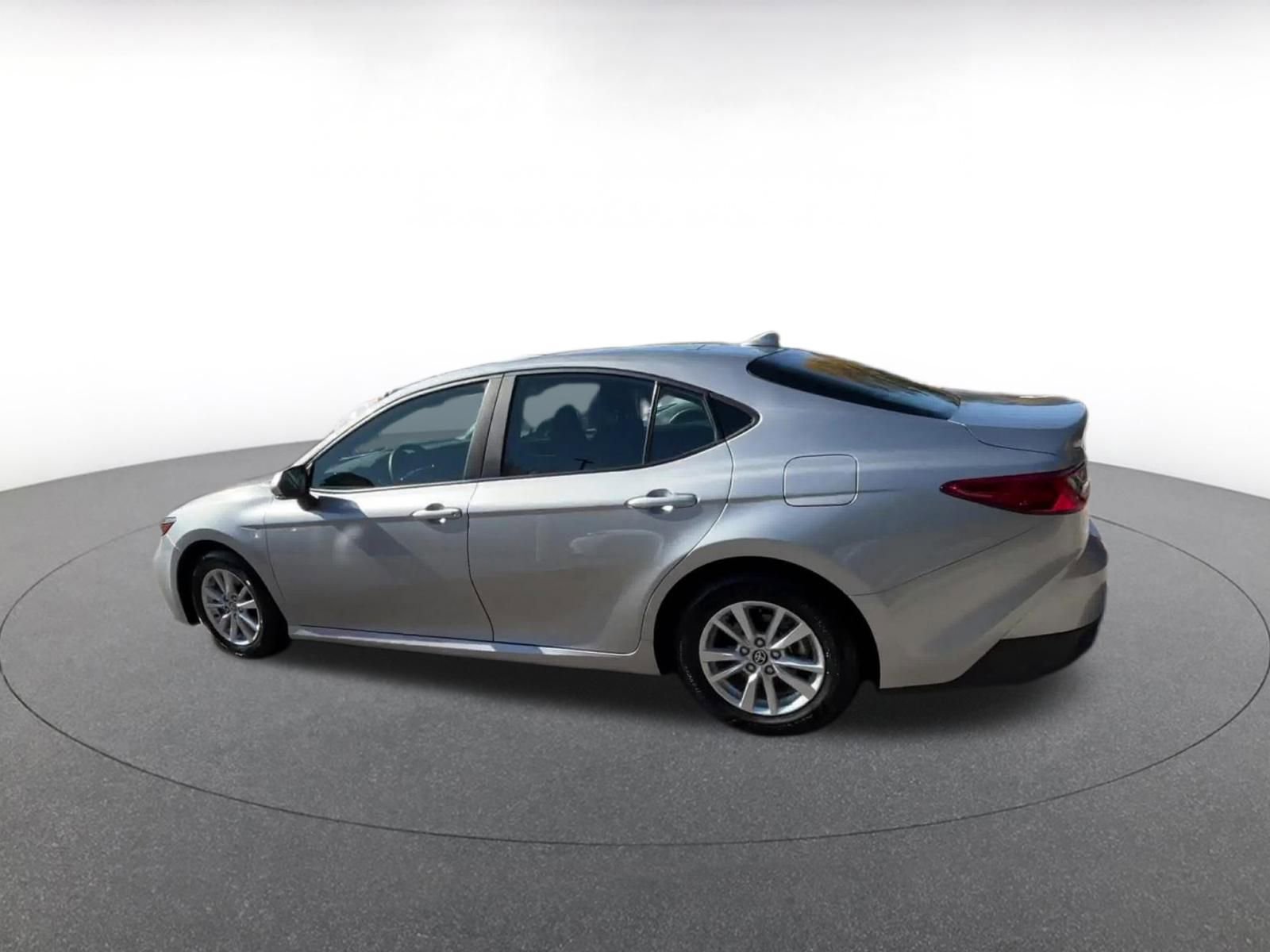 Used 2025 Toyota Camry LE image 10