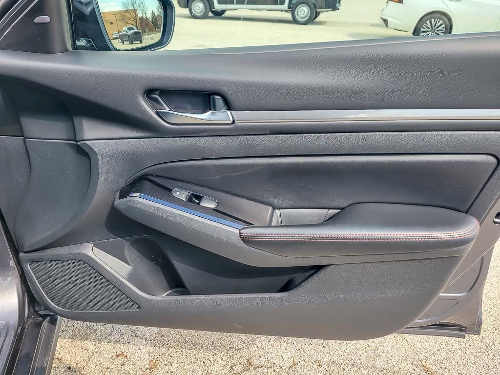 Used 2024 Nissan Altima 2.5 SR image 23