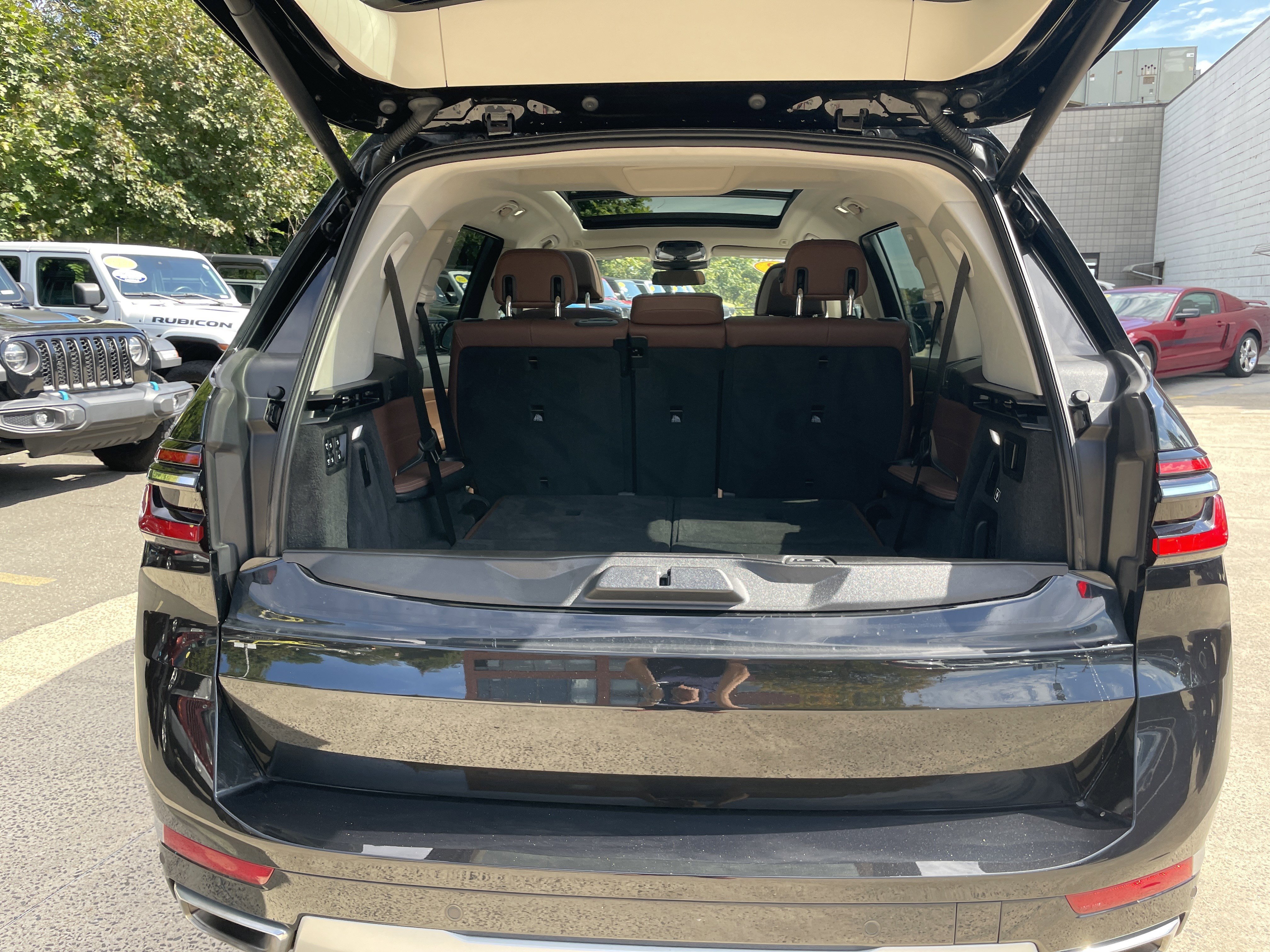 Used 2023 BMW X7 xDrive40i w/ Parking Assistance Package image 30