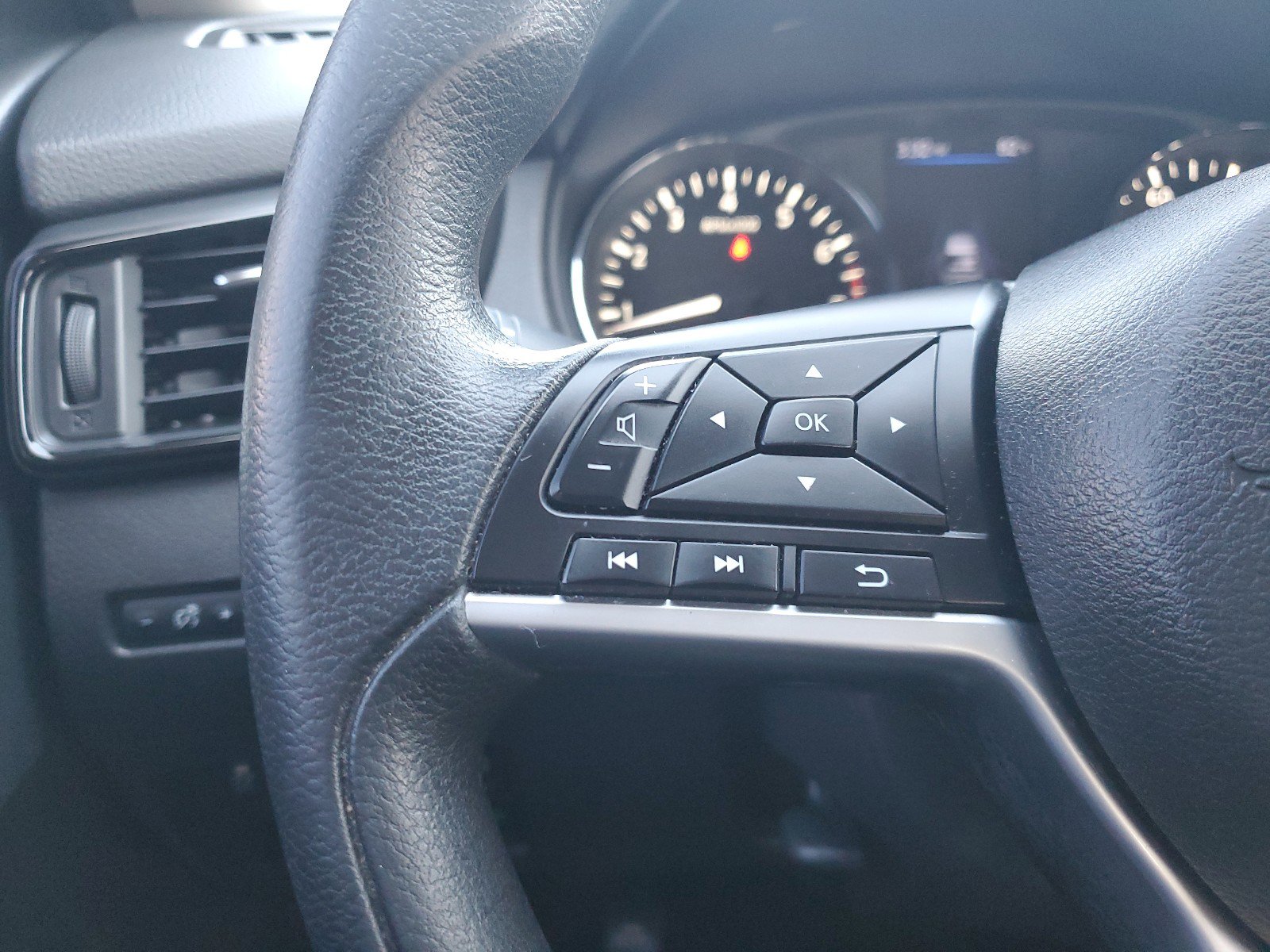 Certified 2019 Nissan Rogue S image 18