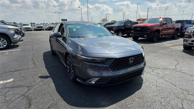 Used 2023 Honda Accord Touring image 2