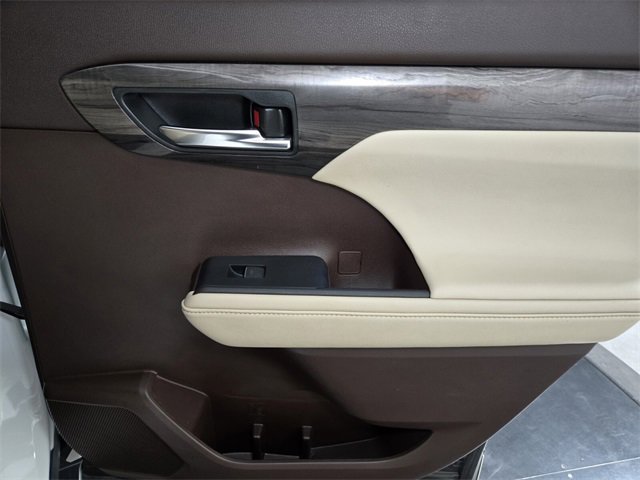 Used 2020 Toyota Highlander Limited Platinum image 23