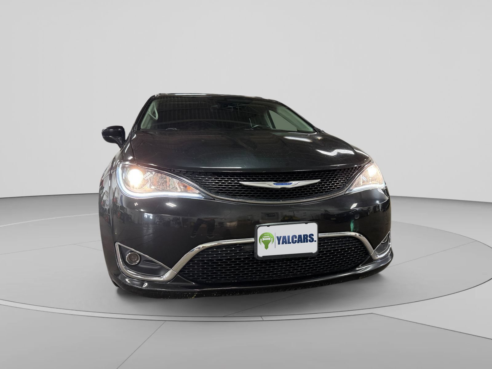 Used 2017 Chrysler Pacifica Touring-L FWD image 41