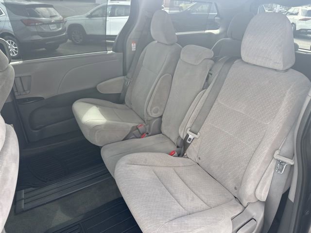 Used 2017 Toyota Sienna LE image 14