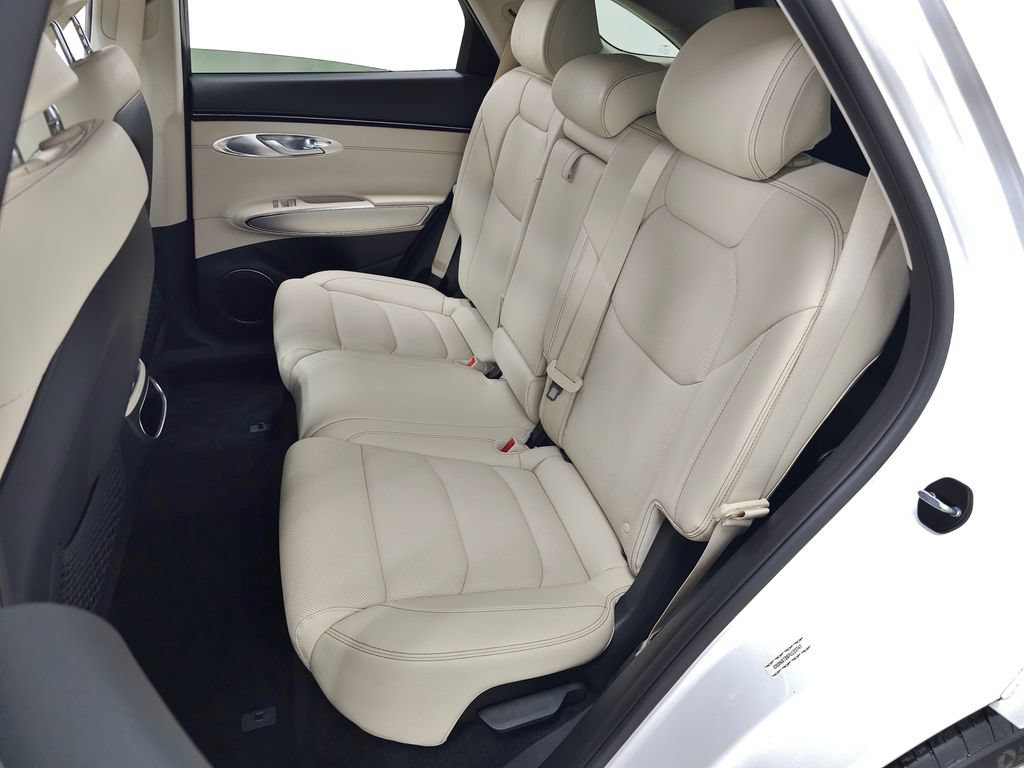 Used 2023 Genesis GV70 2.5T w/ Select Package AWD/4WD image 35