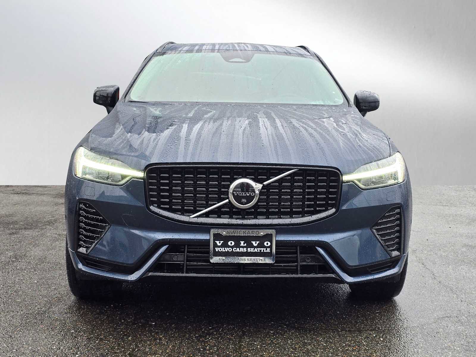 Certified 2023 Volvo XC60 T8 Plus w/ Climate Package image 8
