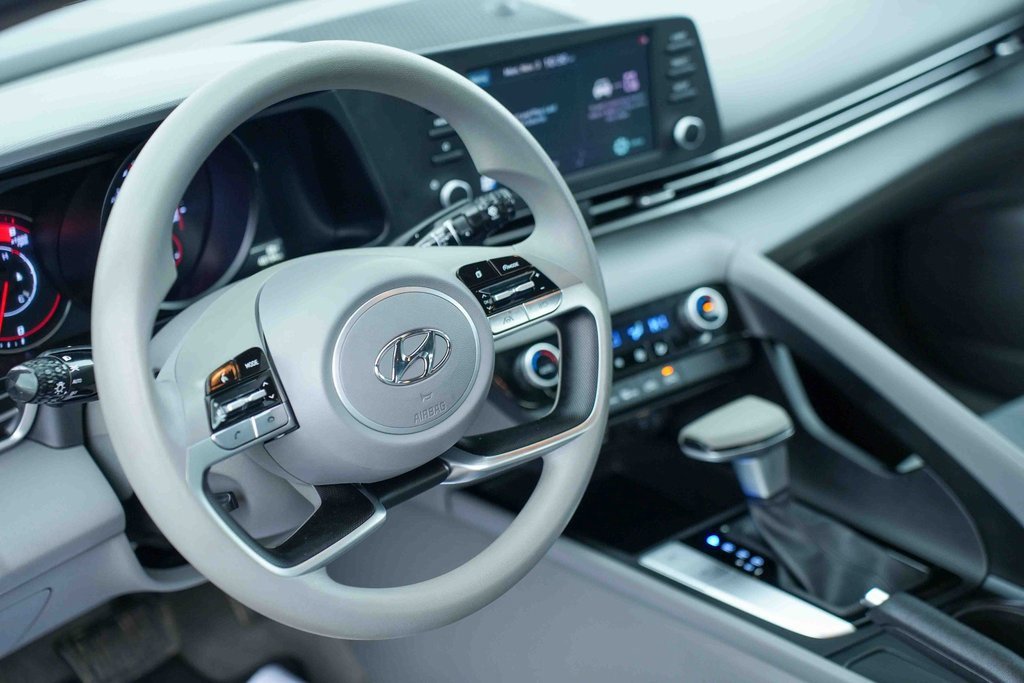 Used 2022 Hyundai Elantra SEL image 25