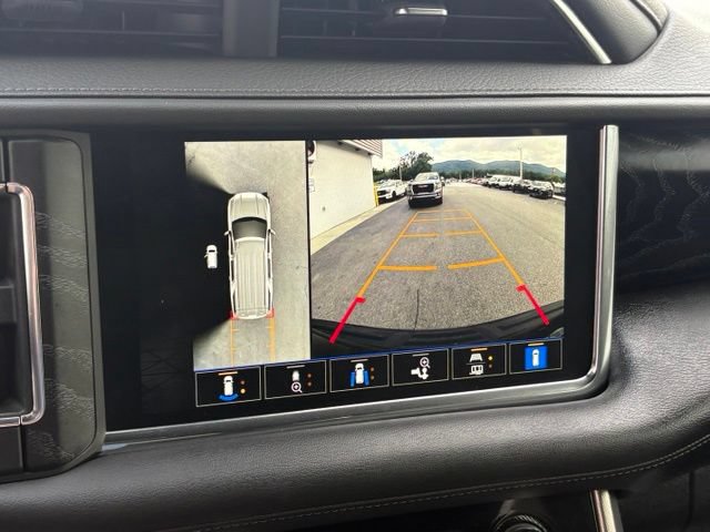 Used 2023 GMC Yukon XL Denali AWD/4WD image 5