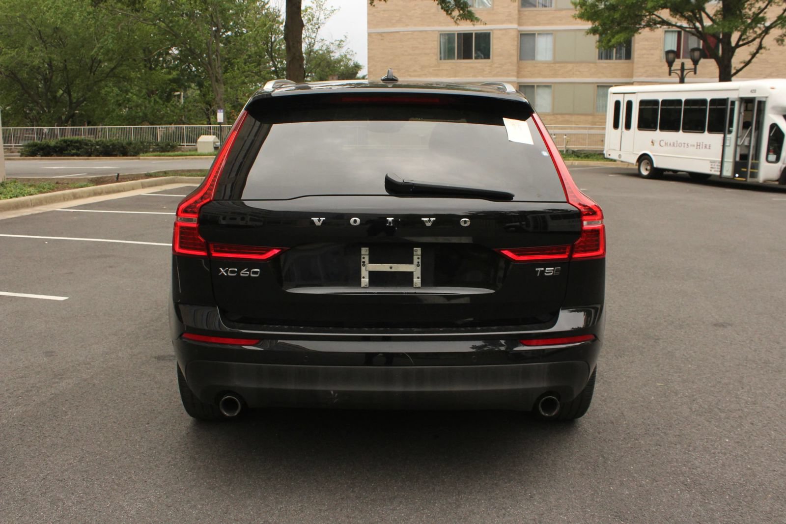 Used 2019 Volvo XC60 T5 Momentum w/ Multimedia Package AWD/4WD image 8