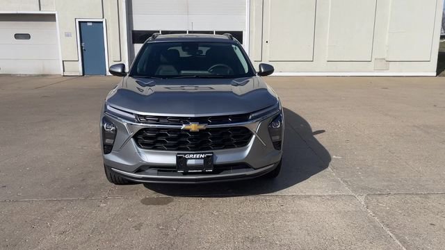 Used 2025 Chevrolet Trax LT image 3