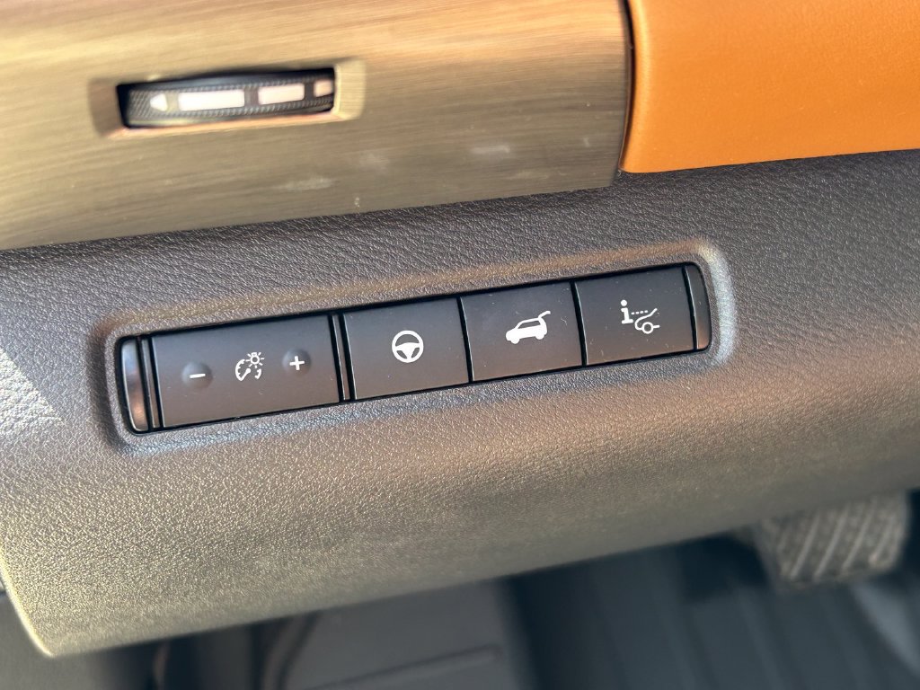 Used 2022 Nissan Pathfinder Platinum w/ Cargo Package FWD image 28