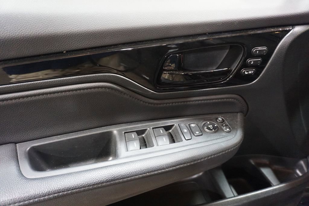 Used 2023 Honda Odyssey Elite image 4