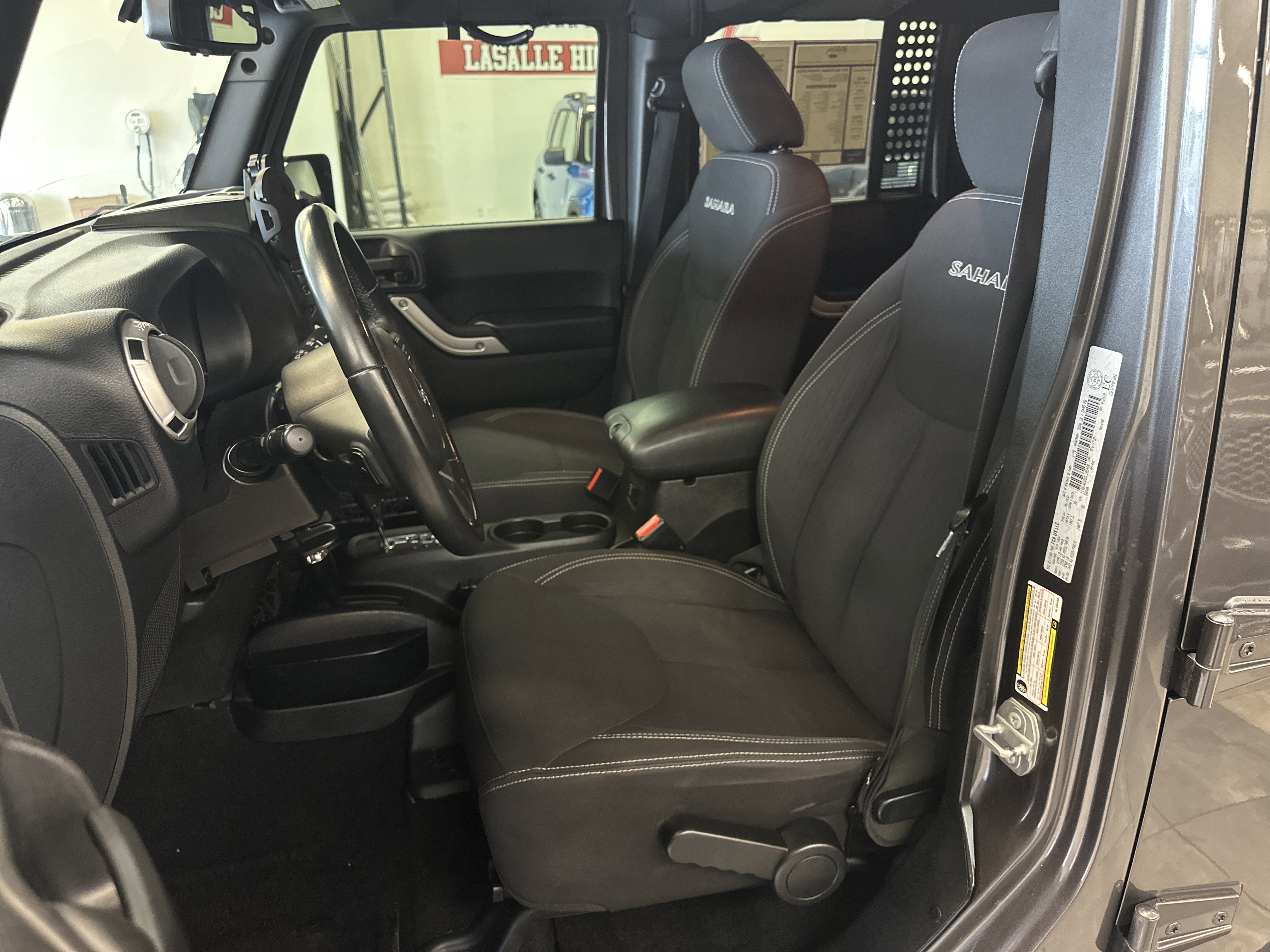 Used 2016 Jeep Wrangler Unlimited Sahara w/ Dual Top Group image 4