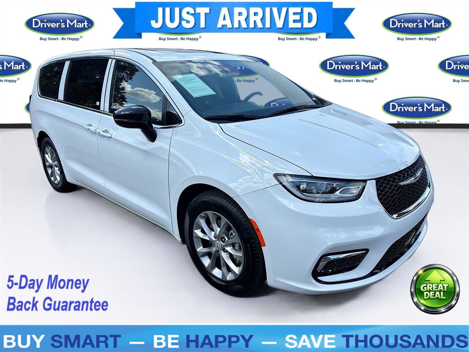 Used 2026 Chrysler Pacifica Limited FWD image 1