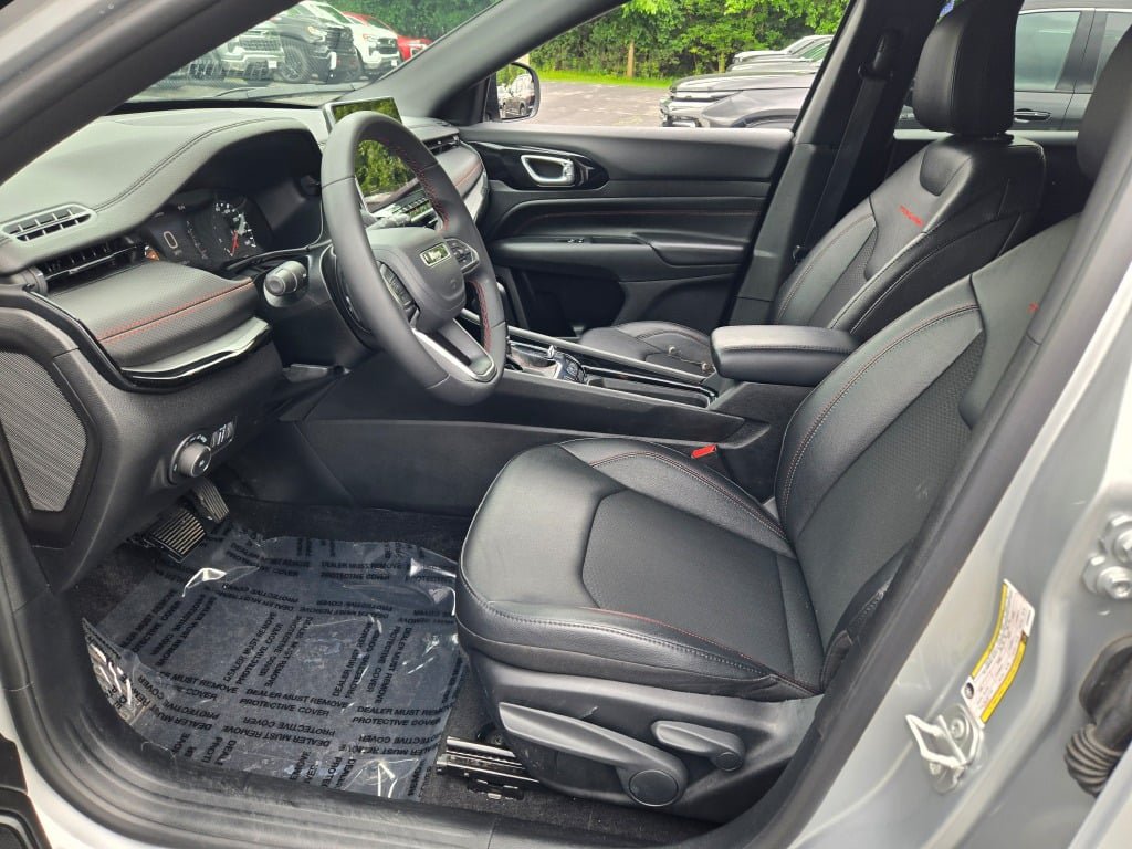 Used 2025 Jeep Compass Trailhawk AWD/4WD image 22