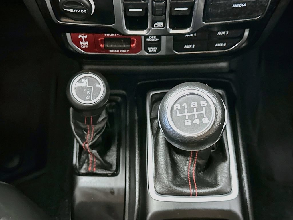 Used 2022 Jeep Wrangler Unlimited Rubicon w/ LED Lighting Group AWD/4WD image 16