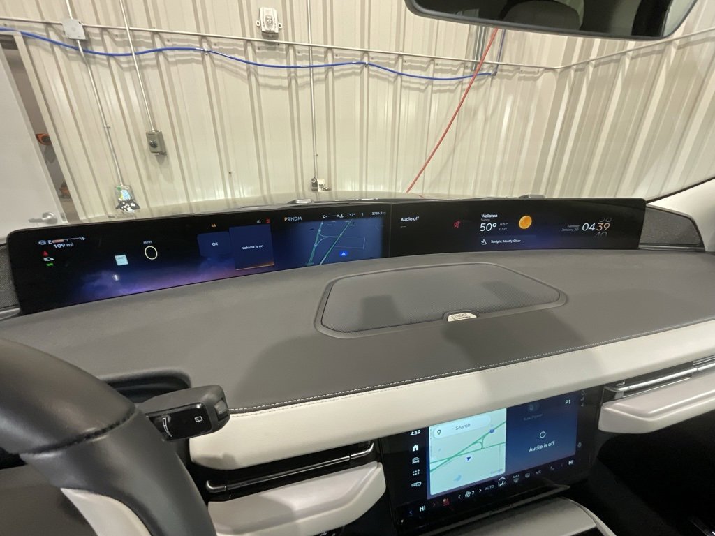 Used 2025 Lincoln Navigator Reserve image 18