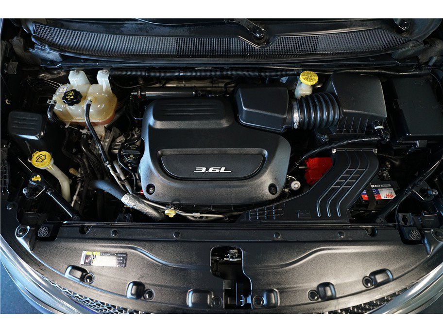 Used 2017 Chrysler Pacifica Touring-L image 10