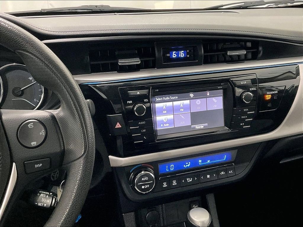 Used 2014 Toyota Corolla LE FWD image 18