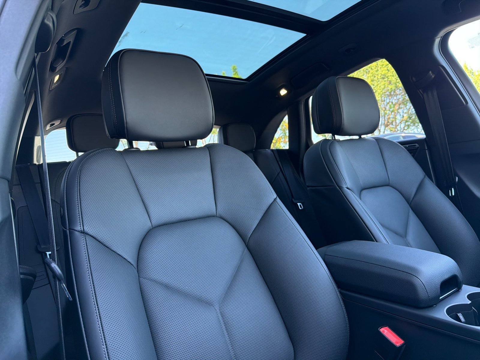 New 2026 Porsche Macan AWD/4WD image 17