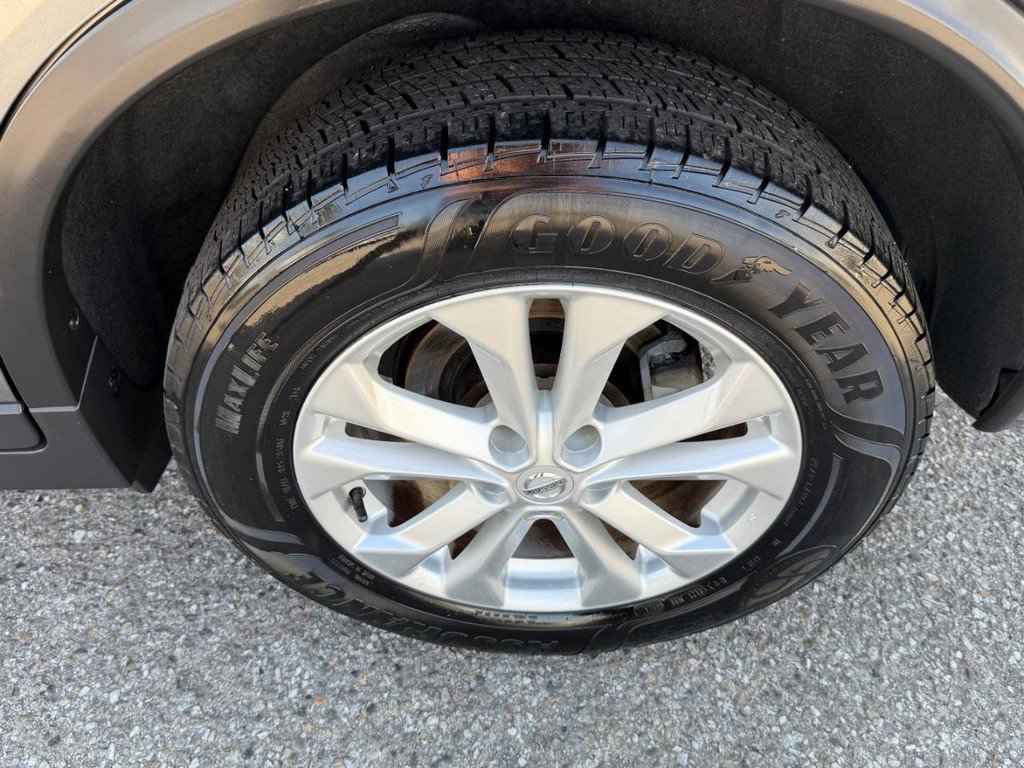 Used 2016 Nissan Rogue SV image 39